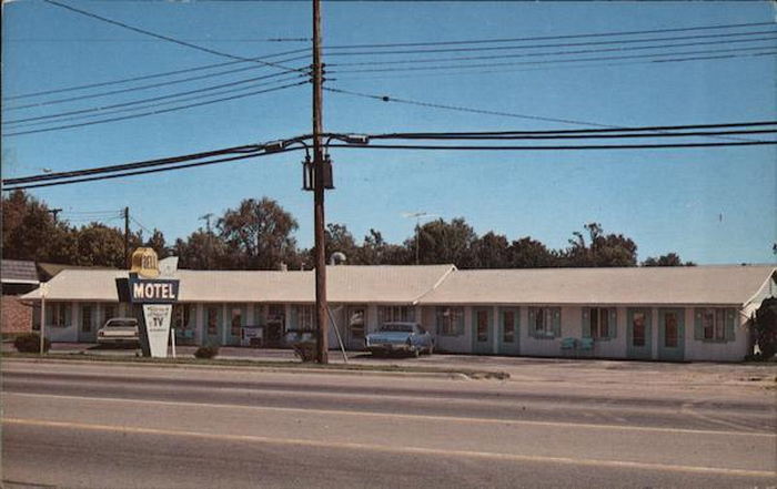 Bell Motel - Vintage Postcard (newer photo)
